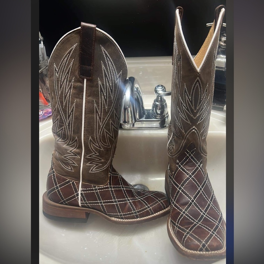 Women’s cowboy boots